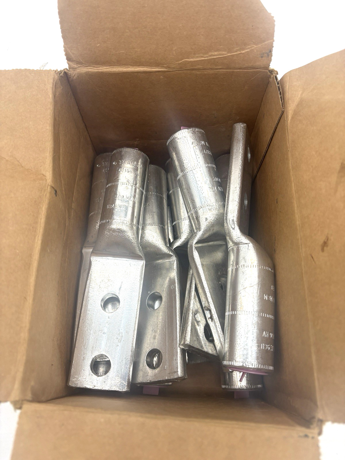 Box of 10 New 3M 40166 Scotchlok Aluminum 2-Hole Compression Lugs AL9CU 500kcmil