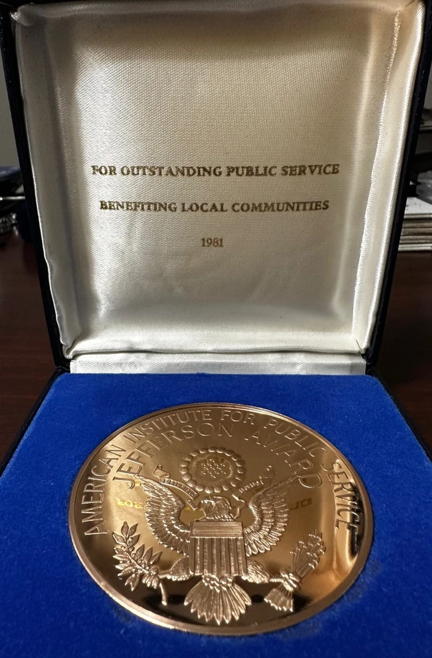 1981 United States Large Bronze Proof Thomas Jefferson Award Heavy Cameo Copper! - Image 3 of 4