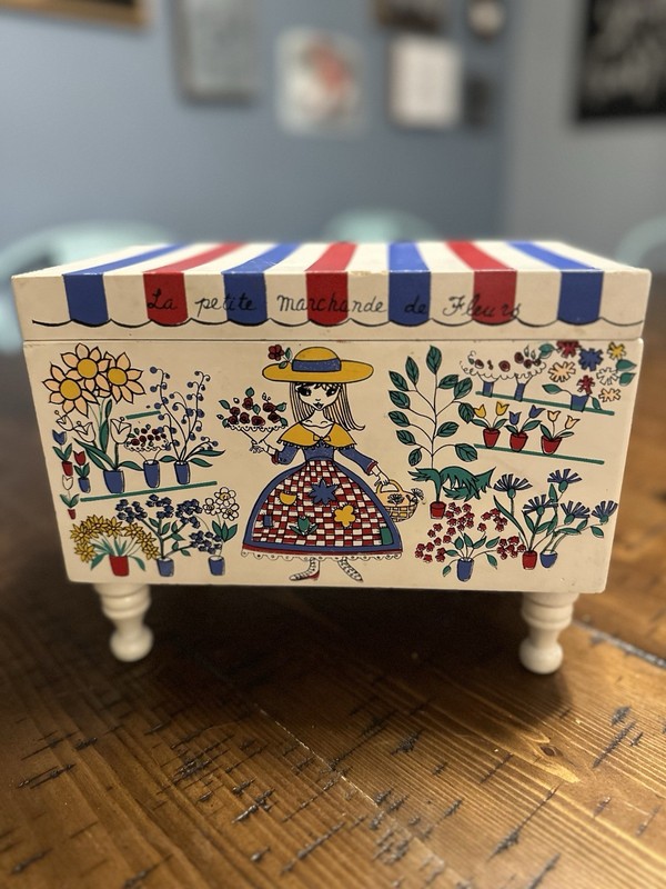 Vintage Hand-Painted French Marketplace Jewelry Music Box Removable Tray