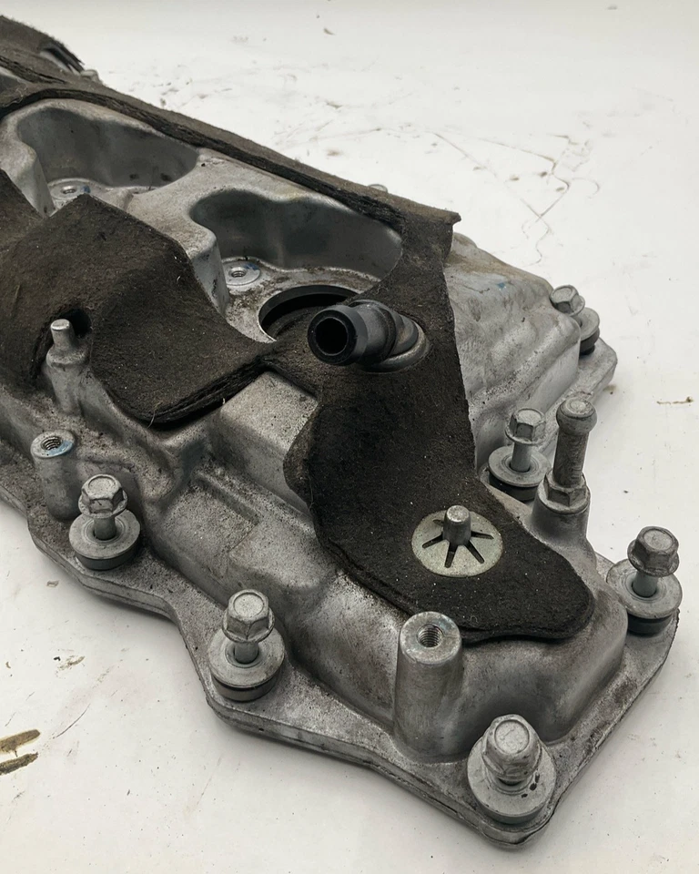 2014-2023 CHEVY TRAVERSE Valve Cover 3.6L Engine Right Passenger Side OEM - Image 2 of 4