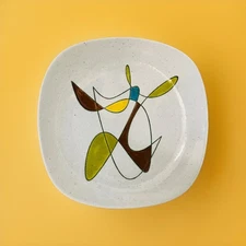 California Free Form by METLOX - POPPYTRAIL - VERNON, 10.5" Dinner Plate, 1950's