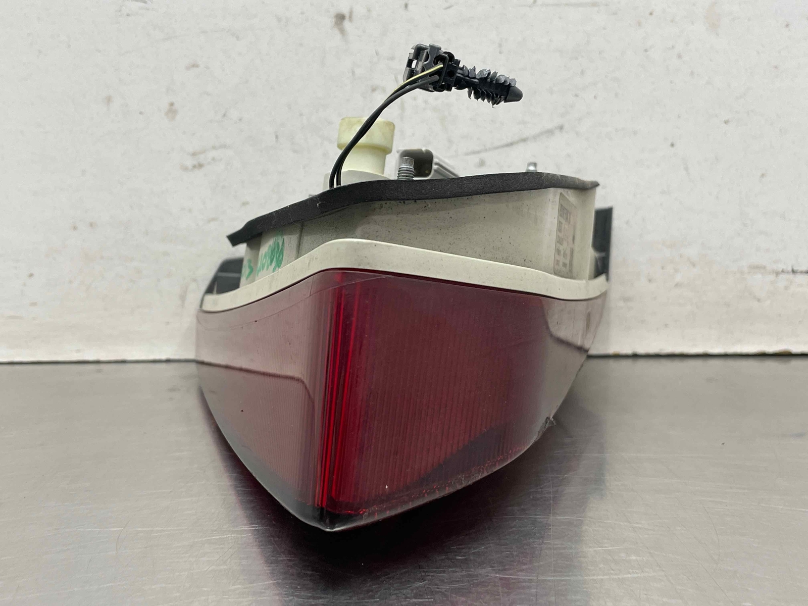 13 Maserati GranTurismo OEM Right Passenger Side Lid Mounted Tail Light 27360207