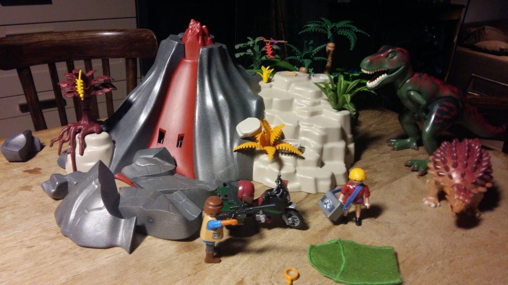 PLAYMOBIL DINOS - VALISETTE EXPLORATEUR ET DINOSAURES #70108