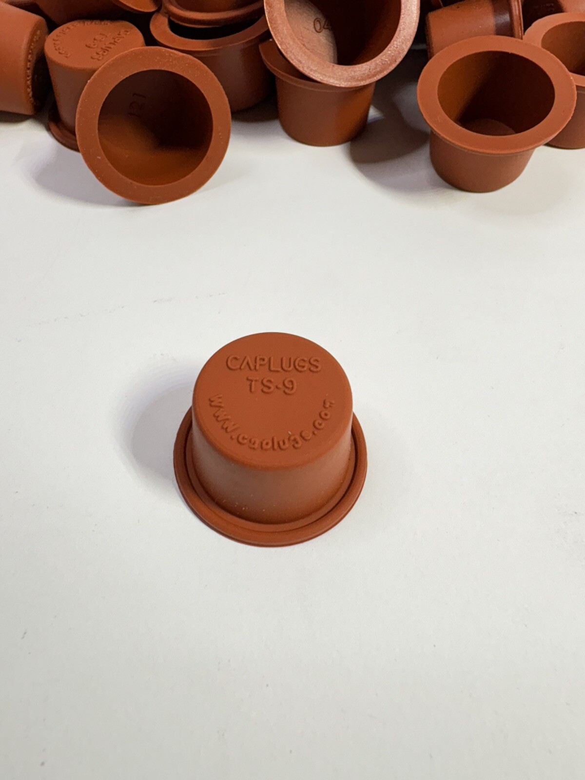 100-CAPLUGS TS-9 SIL RED 70-DURO 5/8-3/4” Tapered High Temp Silicone Rubber Plug