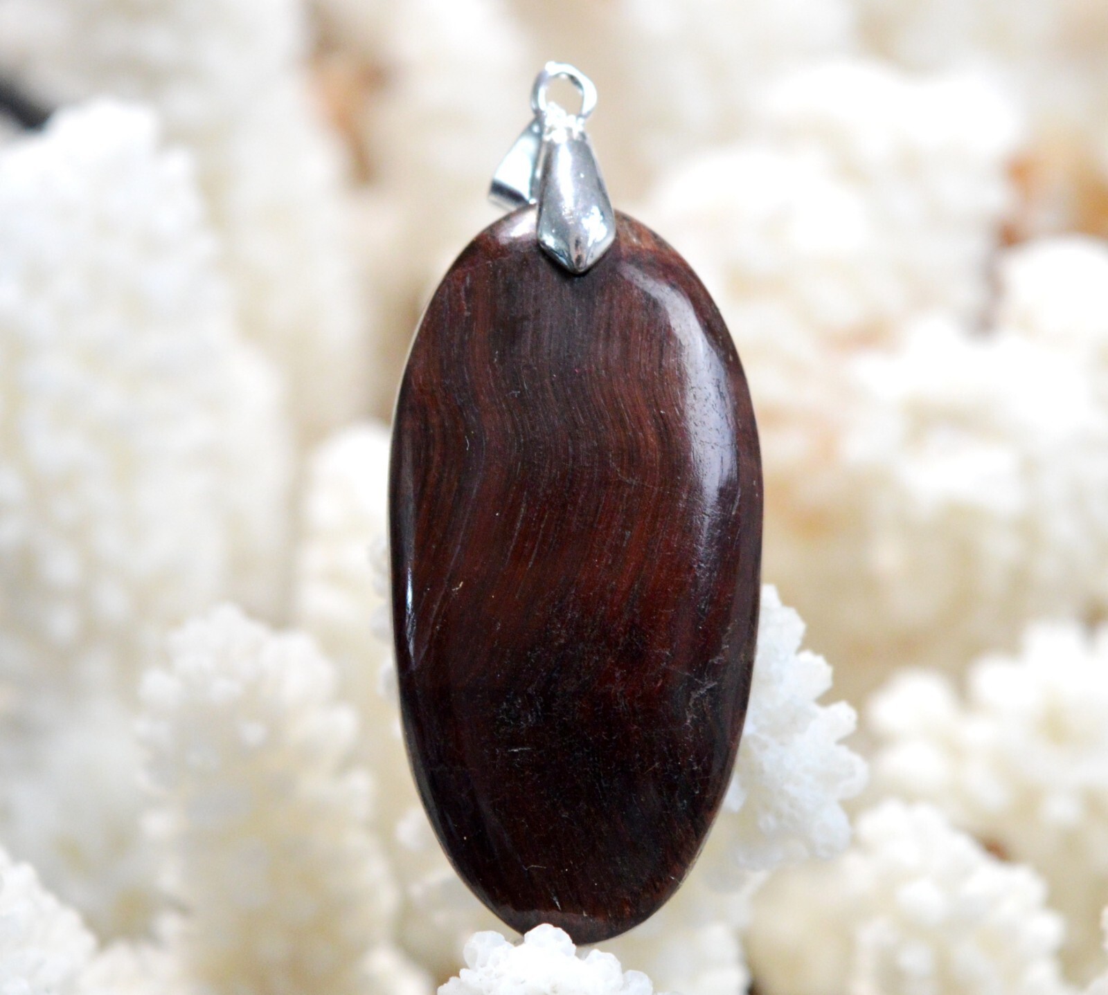 Cabochon oeil de taureau suspendu pour sublimer une tenue de soirée élégante ou un style bohème