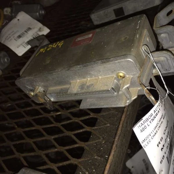 96 97 98 QUEST CHASIS ECM MÓDULO ABS TRASERO TABLERO CENTRAL  Foto 2 de 2