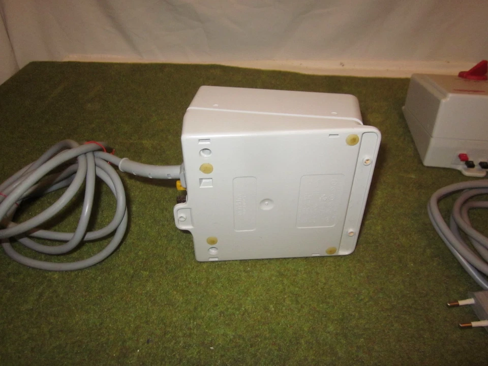 Märklin 2 x 66471 Safety Transformer 230Volt-32VA - Track Voltage 4/16V - Image 3 of 4