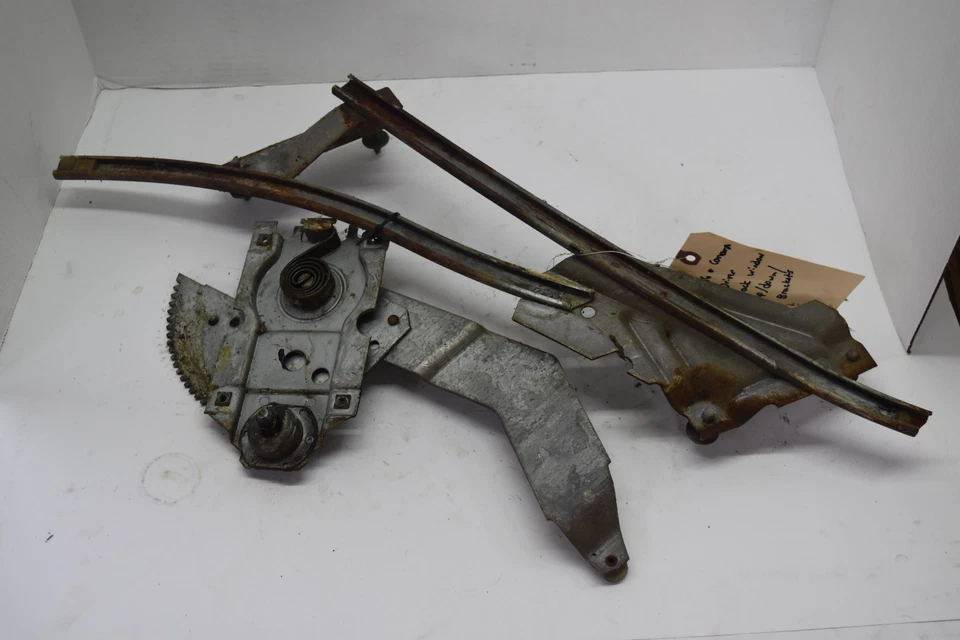 1966 Chevrolet corvair monza левая четверть стекла регулятор 14350 - Изображение 4 из 4