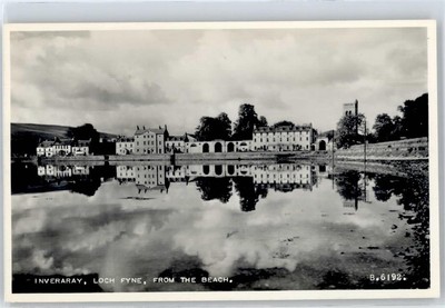 51191814 - Inveraray Loch Fyne, from the beach Schottland