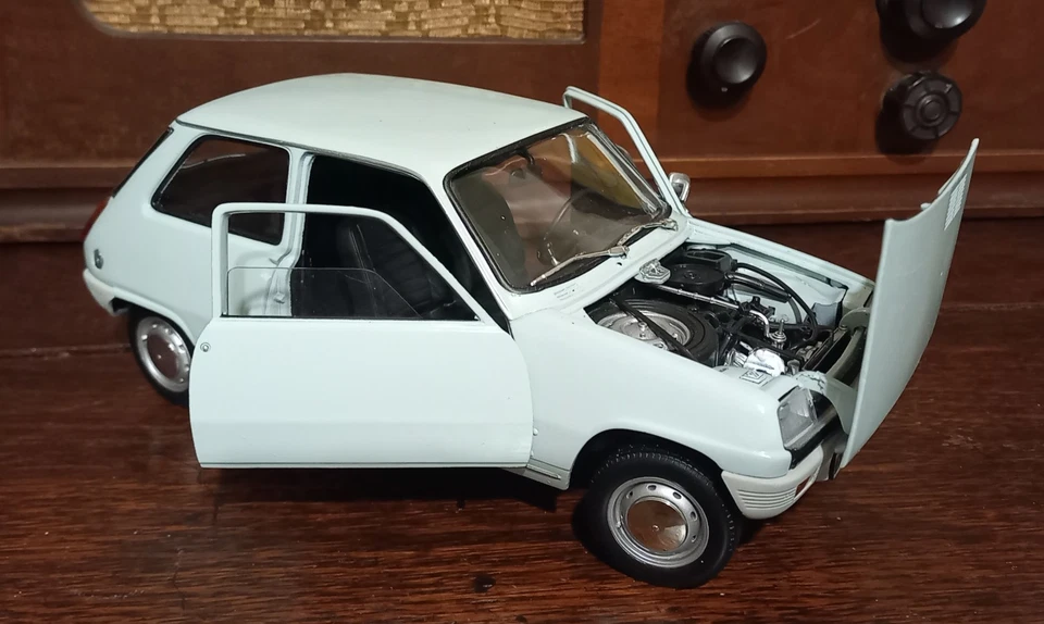 RENAULT 5 TL  1972 - SOLIDO - SCALA 1:18 - CELESTE con scheda pdf - Immagine 3 di 4