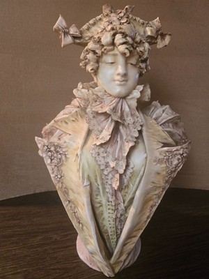 19  E. Stellmacher, Turn-Teplitz, Bohemia, RStK, Porcelain, Bust of a Woman