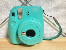 Impresora fotográfica compacta Fujifilm Instax Mini 8+ como nueva con cámara instantánea