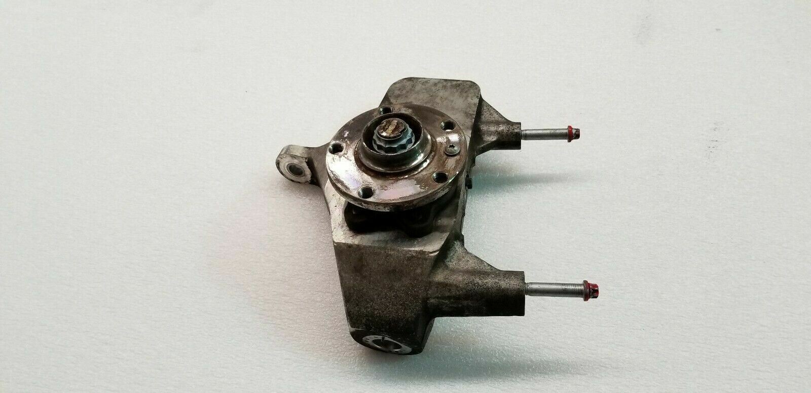 MCLAREN MP4-12C FRONT RIGHT PASSENGER SIDE HUB KNUCKLE OEM 11B0114CP