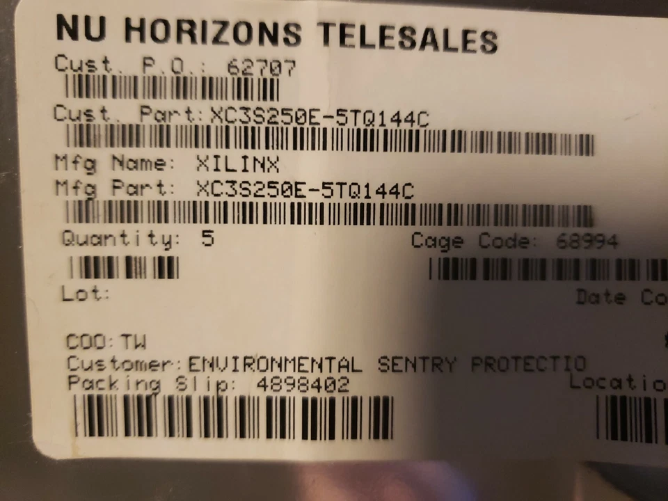 Xylinx XC3S250E-5TQ144C SPARTAN-3E 250K NUEVO Foto 2 de 2