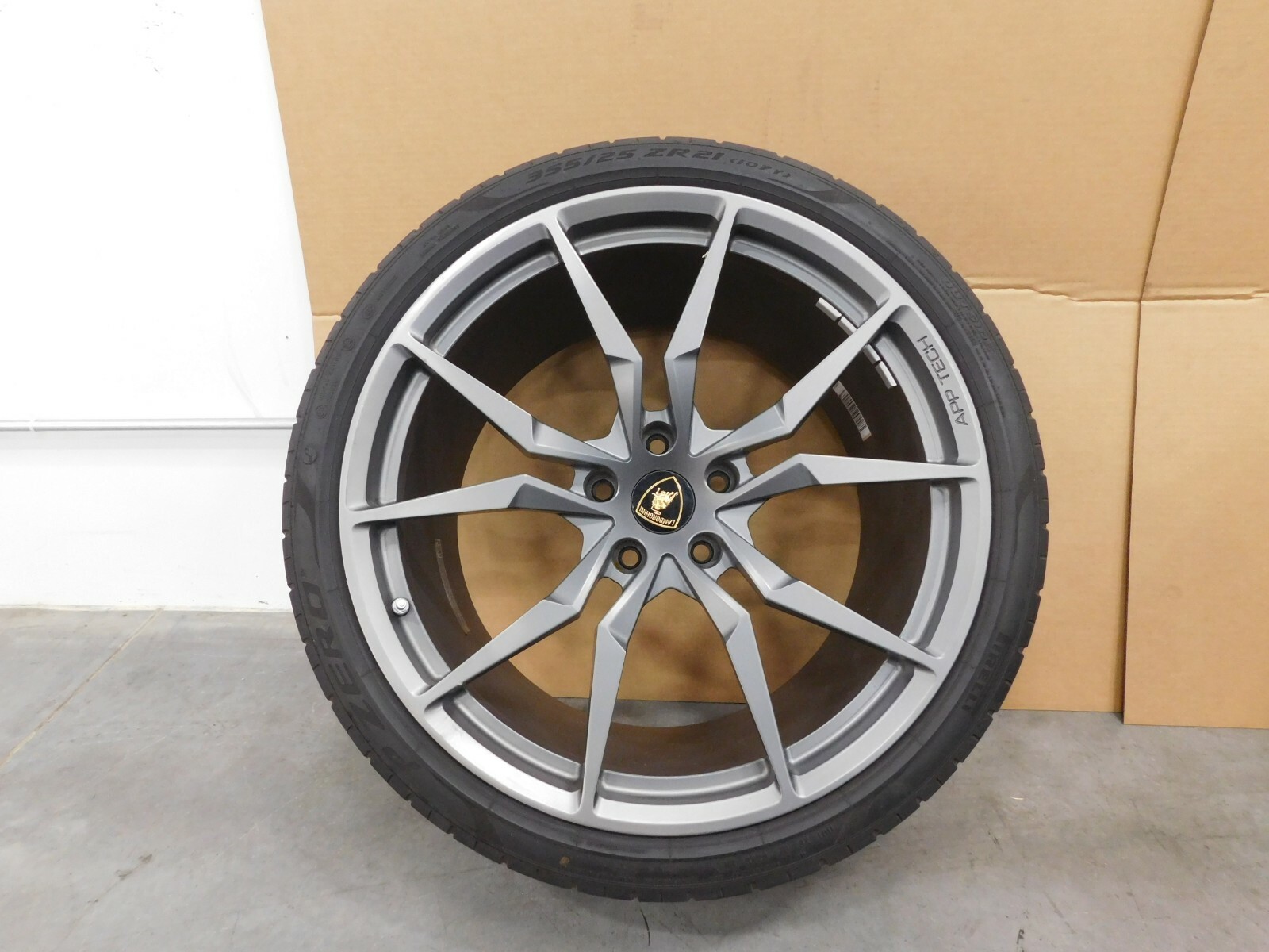 2018 Lamborghini Aventador S LP740-4 APP Tech 21" Wheel and Tire #R1 #6651 N5