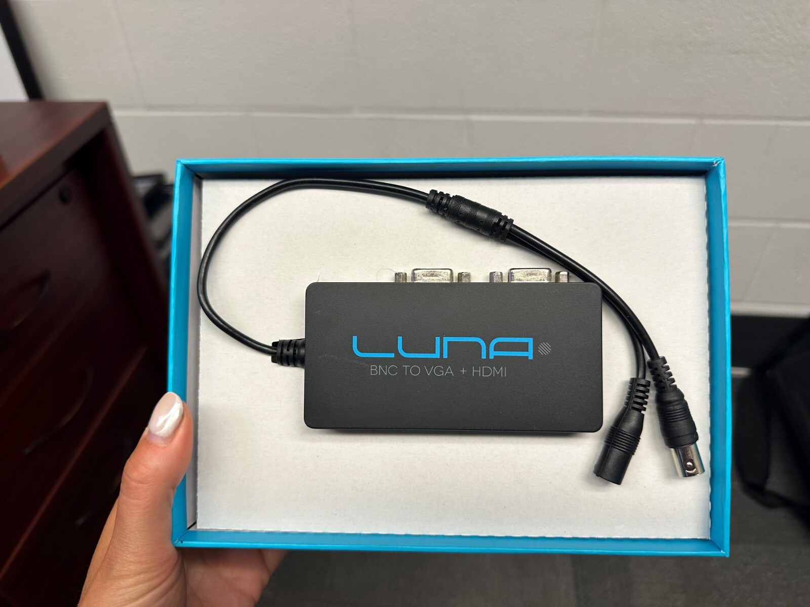 Sewell Direct Luna BNC to VGA + HDMI Converter Luna BNC to VGA+HDMI