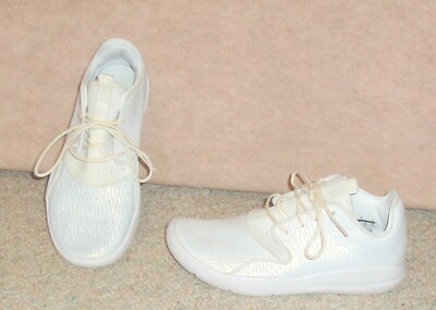Youth JORDAN Eclipse Premium HC white sneakers /shoes897509-100 , size 5.5