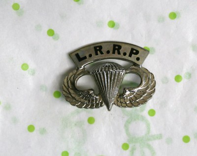 VINTAGE U.S PIN AIRBORNE PARACHUTE JUMP WINGS L.R.R.P. LONG RANGE RECONNAISSANCE