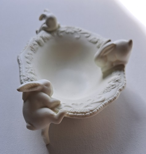 Vintage White Bunny Rabbit Trinket Dish Jewelry Soap Bisque Cottage-core Decor