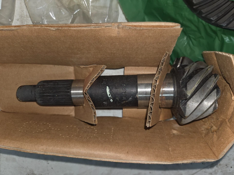 NOS DANA SPICER JEEP CJ Dana 30 4.10 ring and pinion with setup kit - Image 3 of 4