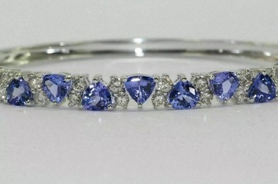 5 CT Trillion Cut Simulierte Tansanit Armreif Weiß Vergoldetes Silber