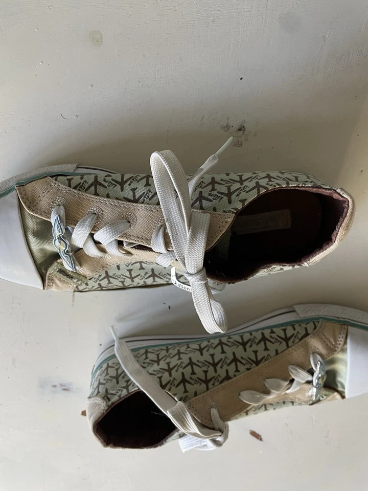 Zapatillas de tenis Kitsons. Verde teniente. Con aviones marrones. Talla 8,5. Foto 3 de 4