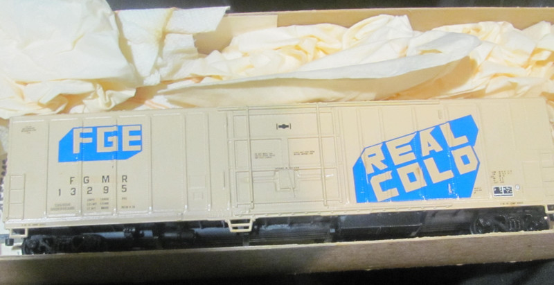 Custom Athearn HO sc  REAL COLD 57' Machanical Reefer Freight Car FGE 13295