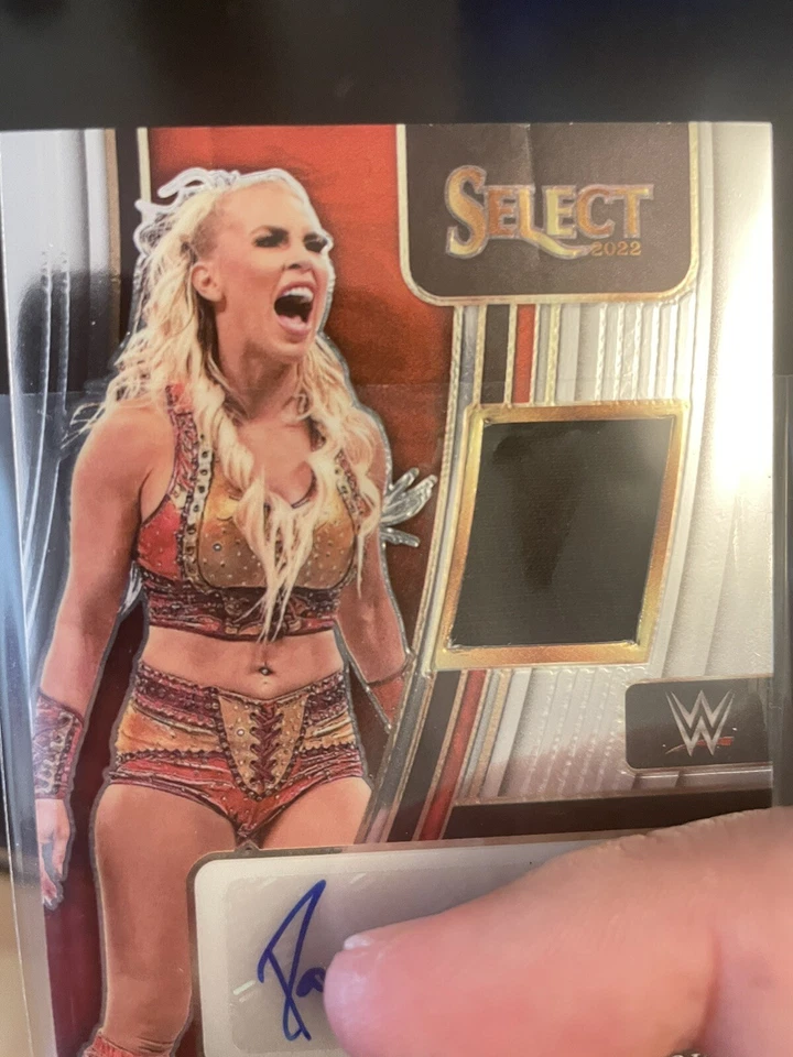2022 WWE Select Dana Brooke Patch/Auto /199 AM-DBK - Image 3 of 4