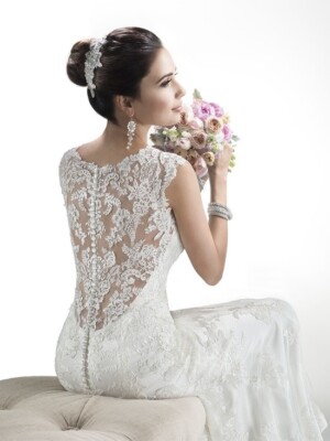 Melanie (Fit-and-Flare Ivory Wedding Dress) By Maggie Sottero | eBay