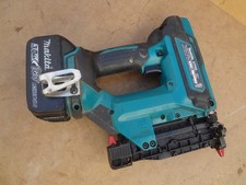 Makita LXT 18V Cordless Lithium-Ion 23-Gauge Pin Nailer  XTP02 W/Battery