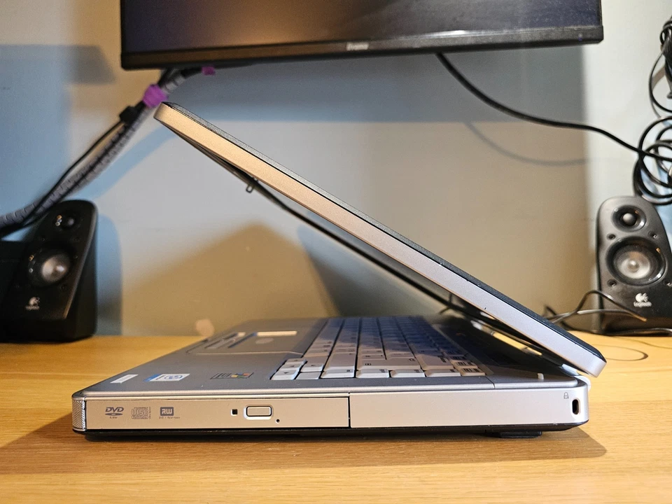 15" Compaq Presario V4215EA Celeron M Vintage Retro Legacy Windows XP Laptop - Image 3 of 4