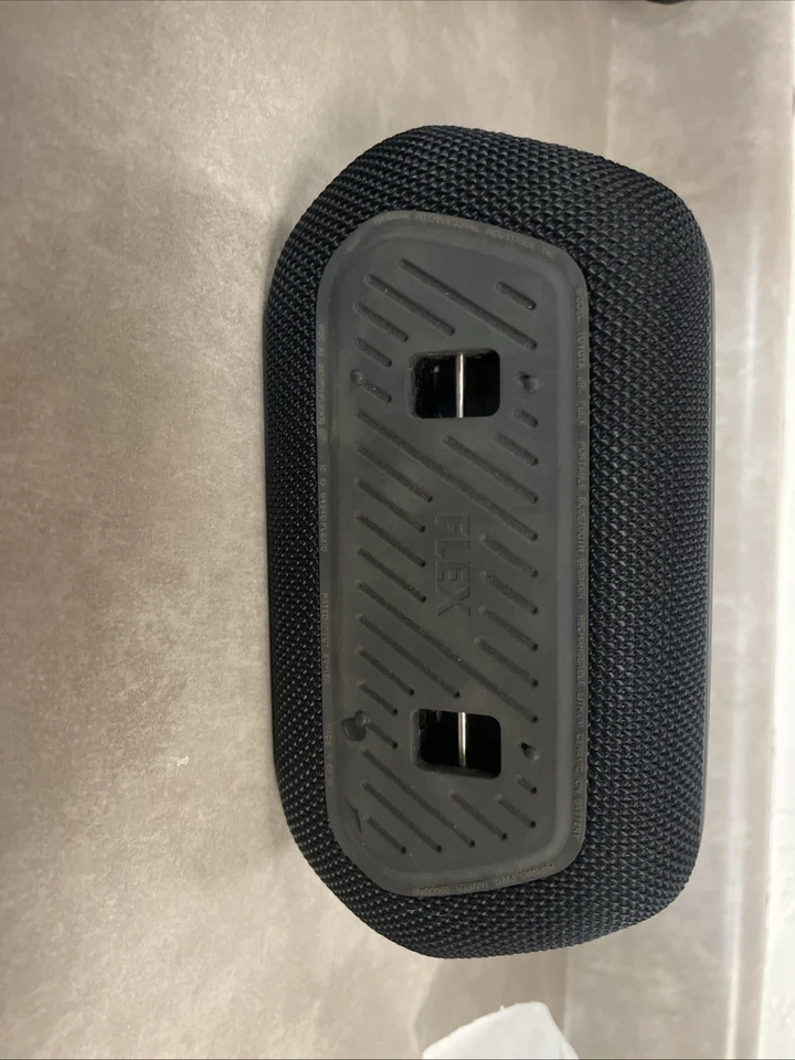Altavoz portátil JBL Flex Toyota Tacoma 2024+ Bluetooth 86150-AK020 Foto 2 de 3