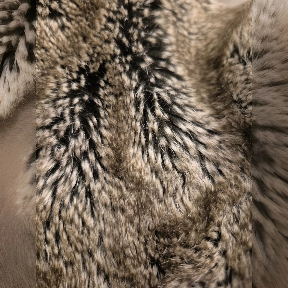 1 - Almohada Pottery Barn de piel sintética gris ombre cuadrado 26" X 26"  Foto 3 de 4