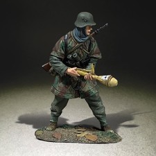 25110 - German Grenadier Armed with Panzerfaust - WWII - W. Britain