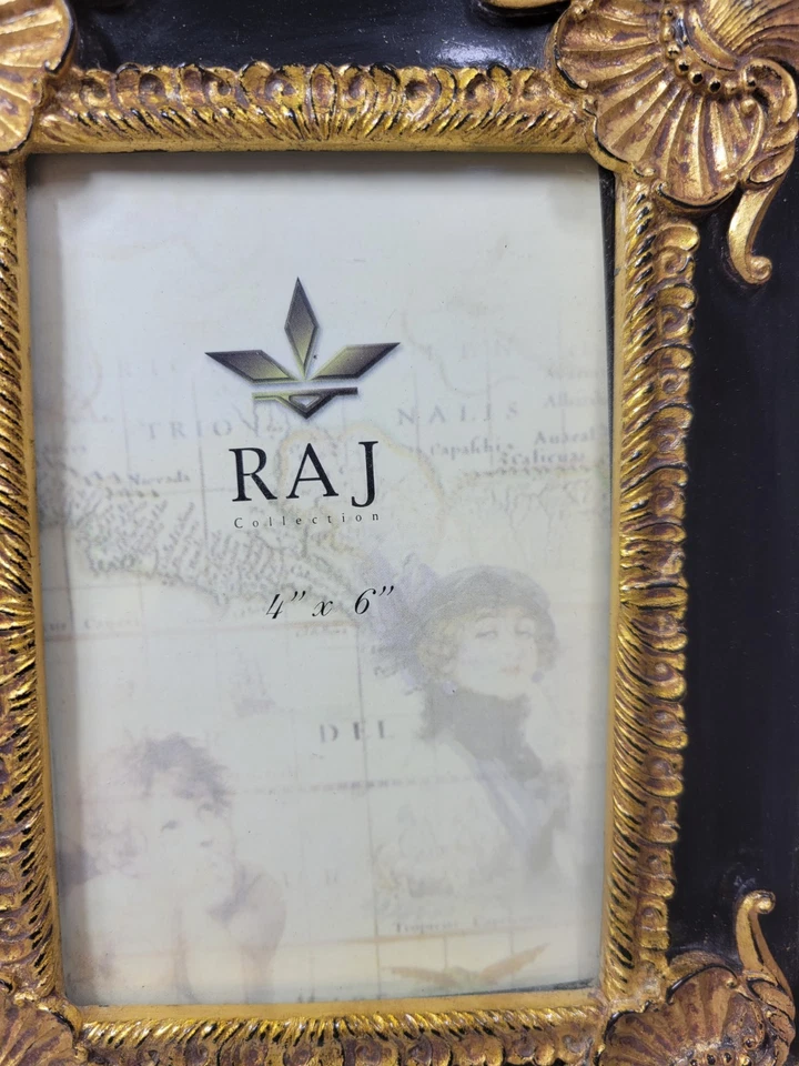 Colección RAJ-Burnes of Boston 4" x 6" marco de fotos negro y dorado ornamentado Foto 3 de 4
