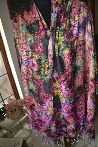 "Through Ring of Finger" Printed Pashmina Scarf. Wonder of Kashmir Handmade Wrap - Picture 3 of 5
