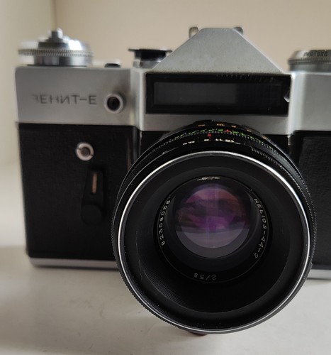 Vintage Zenit-E 35mm USSR movie camera with Helios 44-2 lens - Picture 2 of 20