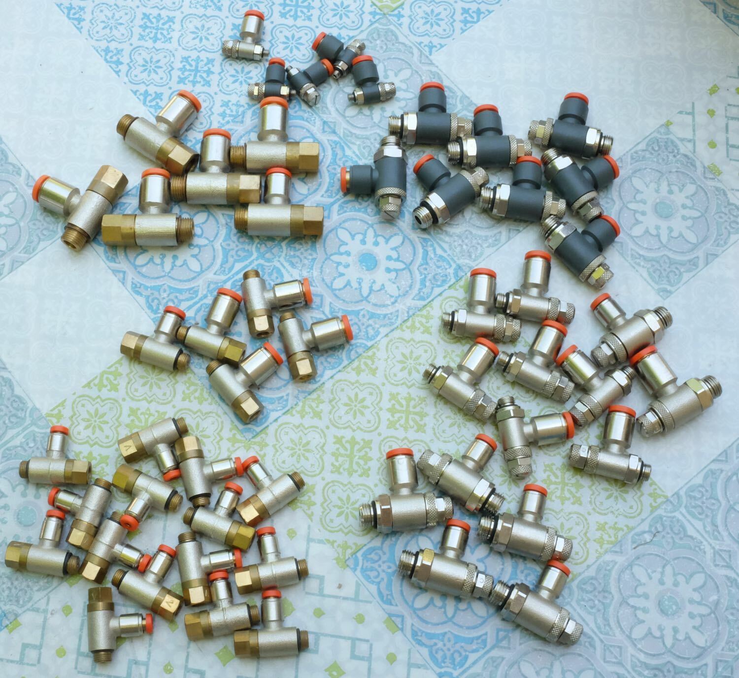 Lot Metal Work MRF de 53 micro-régulateurs pour ajuster la vitesse des vérins