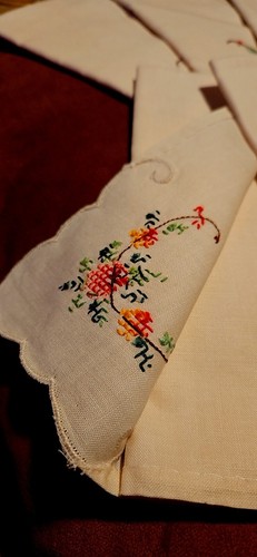 Vintage Lot Cloth Napkins Linen? Blush/Pink Trim Embroidered Flowers 17" x 17" 8 - Picture 6 of 10
