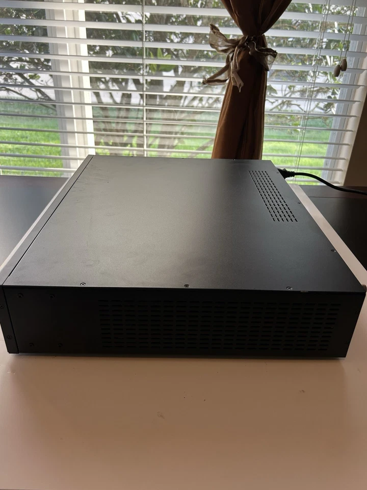 Conmutador Matriz HDMI 8x8 4K60Hz con LCD - 18Gbps - USADO Foto 3 de 4