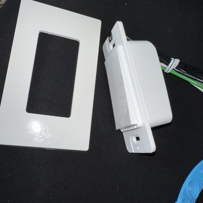 Kasa Smart Wi-Fi Light Switch Single Pole Rating 100-120v 50/60 Hrz White