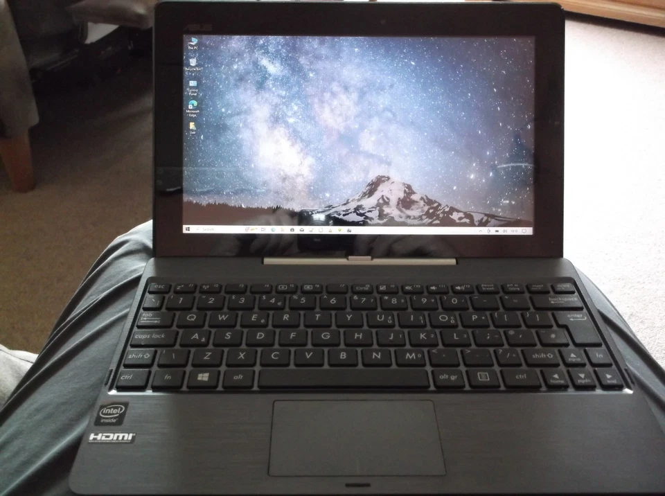 ASUS Transformer Book T100TAM 10.1" 60GB, Intel Atom Quad-Core - Windows 10!! - Image 3 of 4