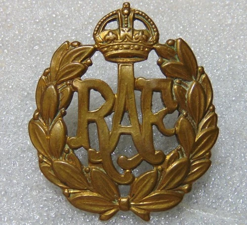 World War 2 Period RAF / Royal Air Force Brass Cap Badge