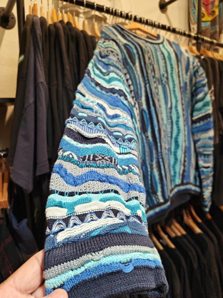 Suéter masculino vintage Coogi grande tem furos na frente - Imagem 2 de 4