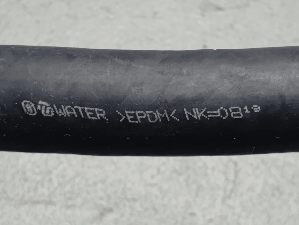 Toyota Avalon 2021 2,5 L motor refrigerante por paso manguera tubería con válvula OEM Foto 4 de 4