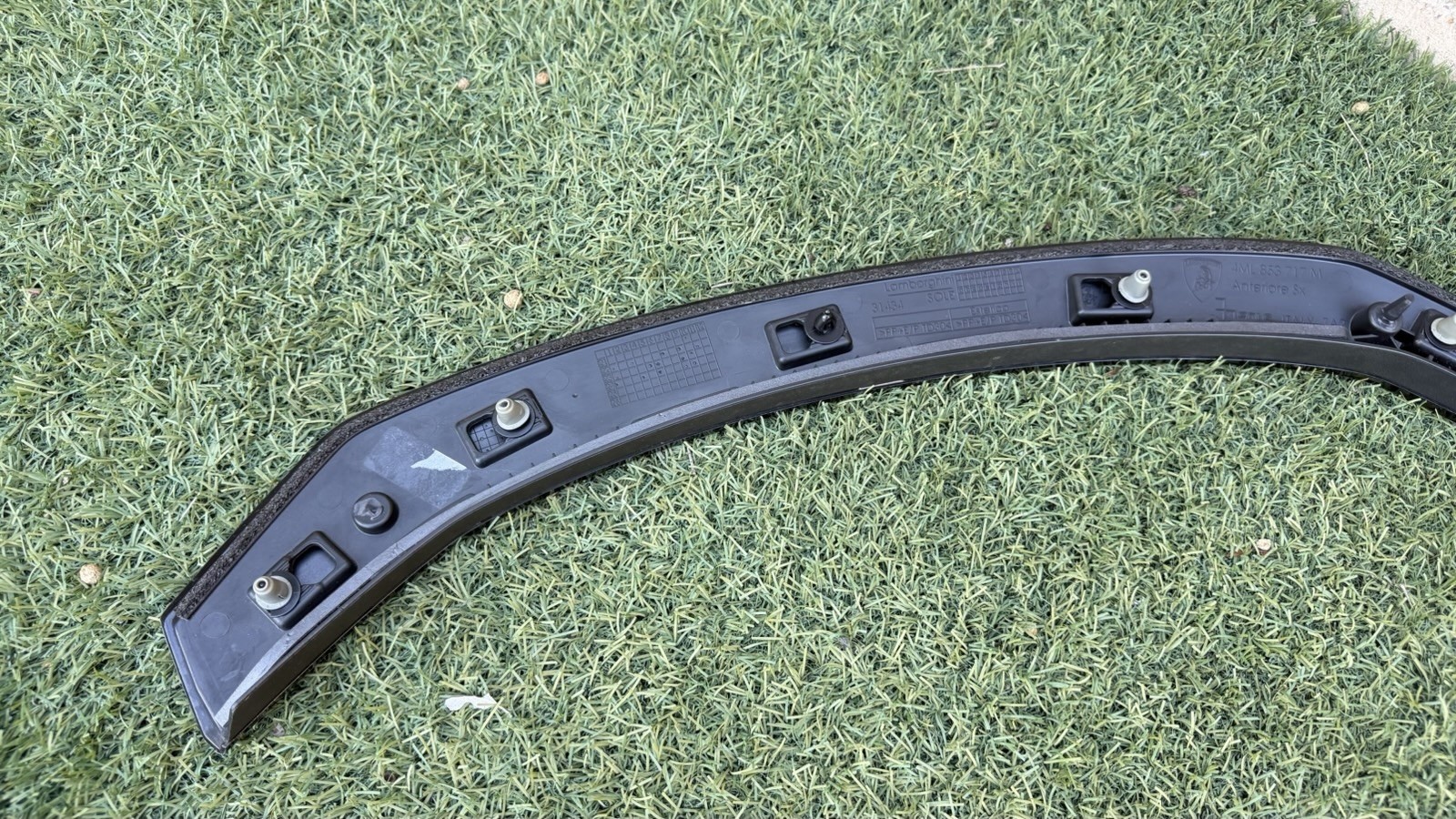 Lamborghini Urus Front Left Wheel arch molding P/N 4ML853717M