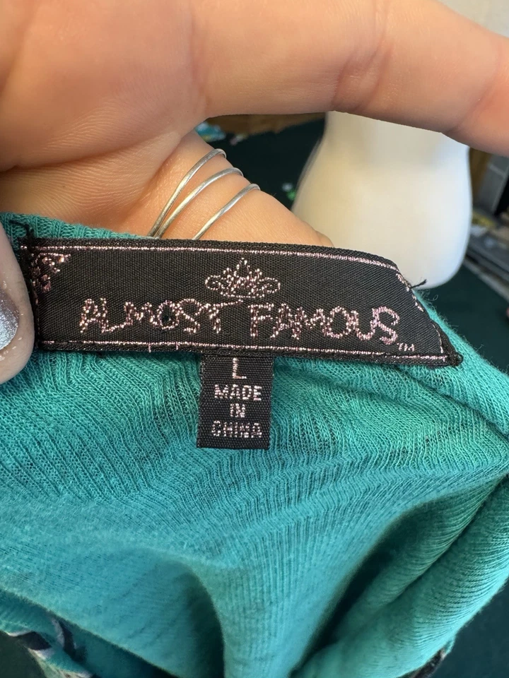 Camiseta sin mangas casi famosa escena Y2K niña verde azulado cebra animal estampado lentejuelas ropa de club nocturno Foto 3 de 3