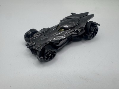 2015 Hot Wheels Batman Batmobile TM & DC Comics Mattel DHP34 (s15) - SL12