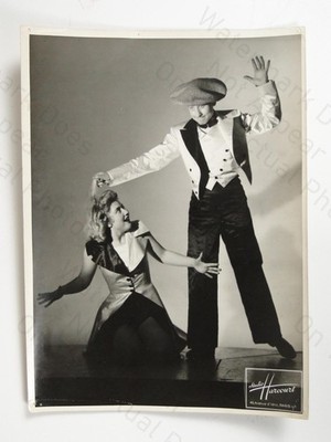 Theaterkünstler Tänzer Kostüm Studio Harcourt Paris Frankreich um 1940 Foto