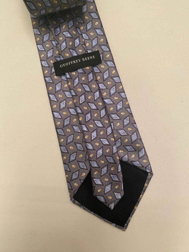 Geoffrey Beene Men's Tie, Shades of Gray & Blue, Geometric Design Silk 4" Wide - Image 3 of 4